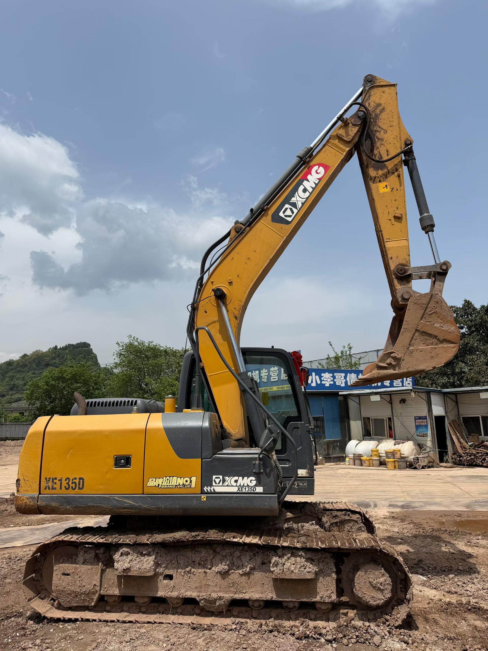 Compre Excavadora XCMG XE135D Usada / 8