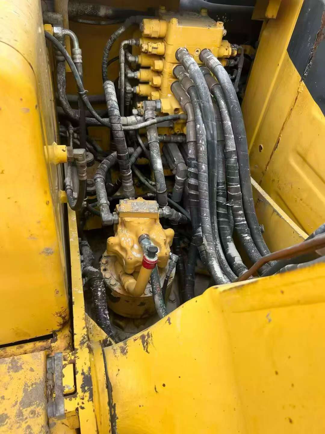 Купить Подержанный Экскаватор Komatsu PC130-8 / 4