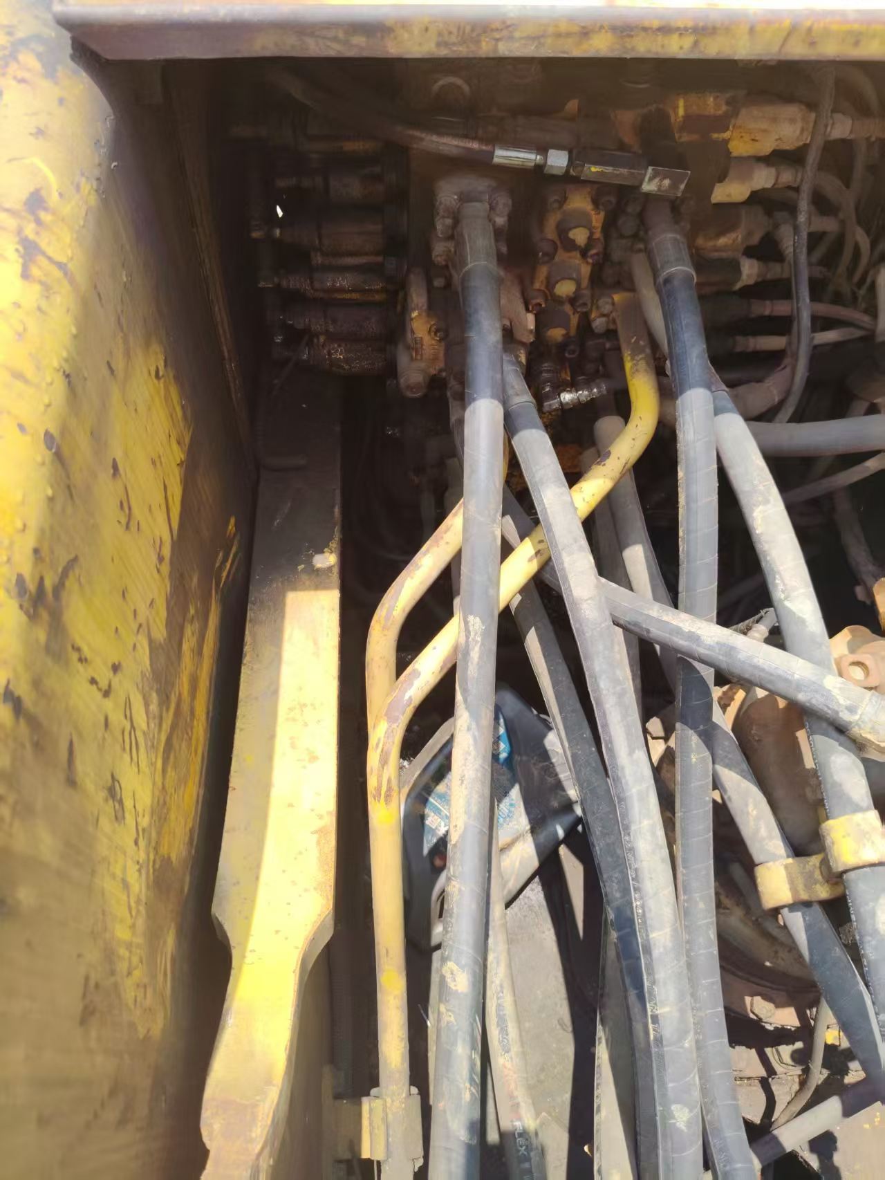 Buy Komatsu PC200-7 Used Excavator / 3