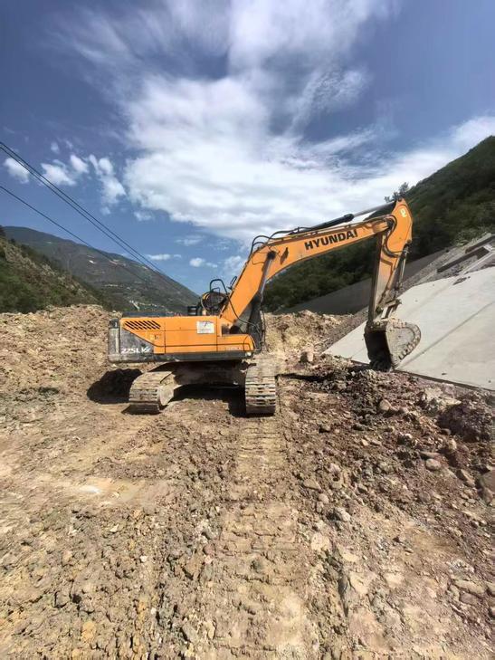 Buy Hyundai R225-7 Used Excavator / 1