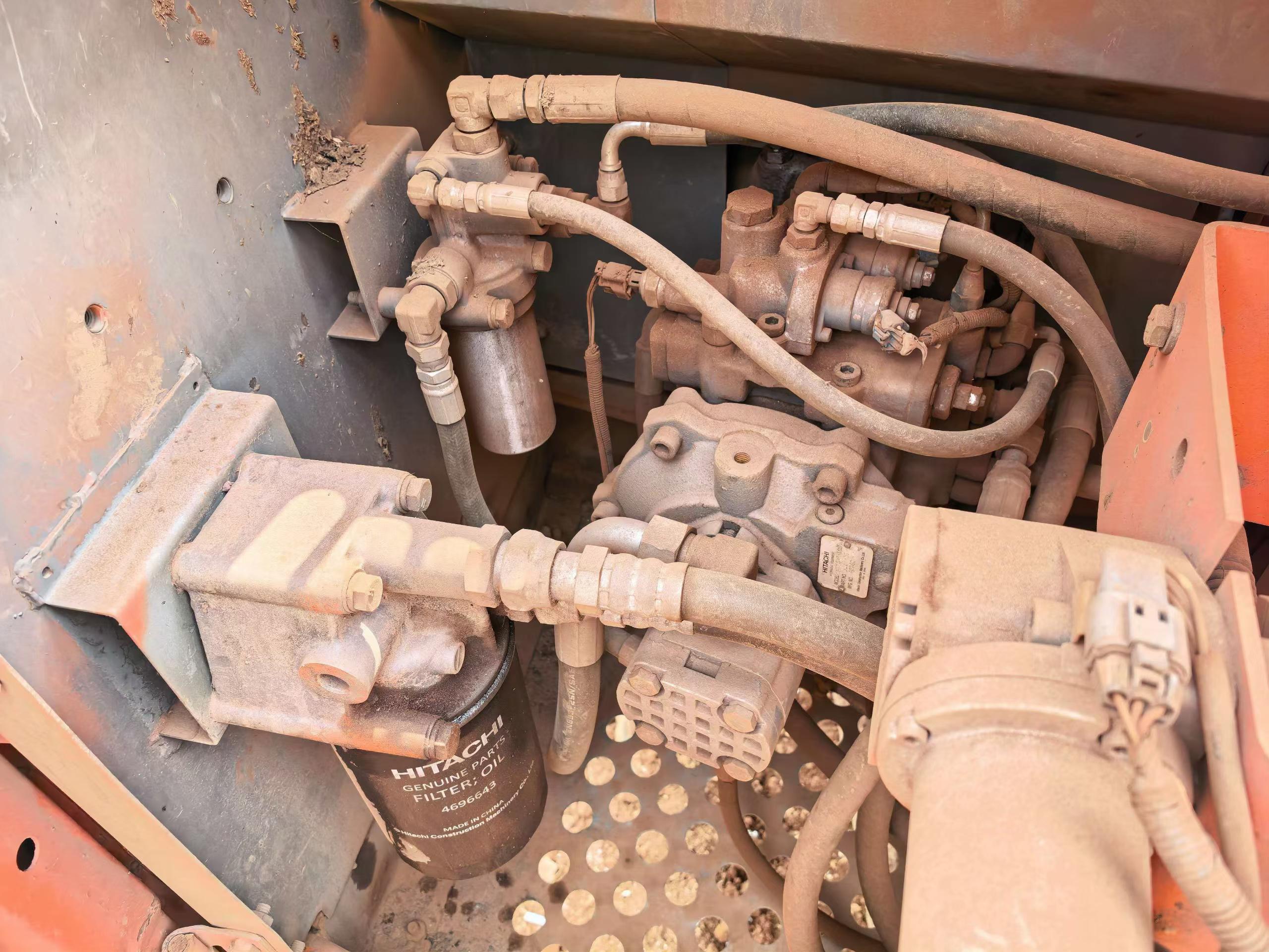 Купить Подержанный Экскаватор Hitachi EX130 / 4