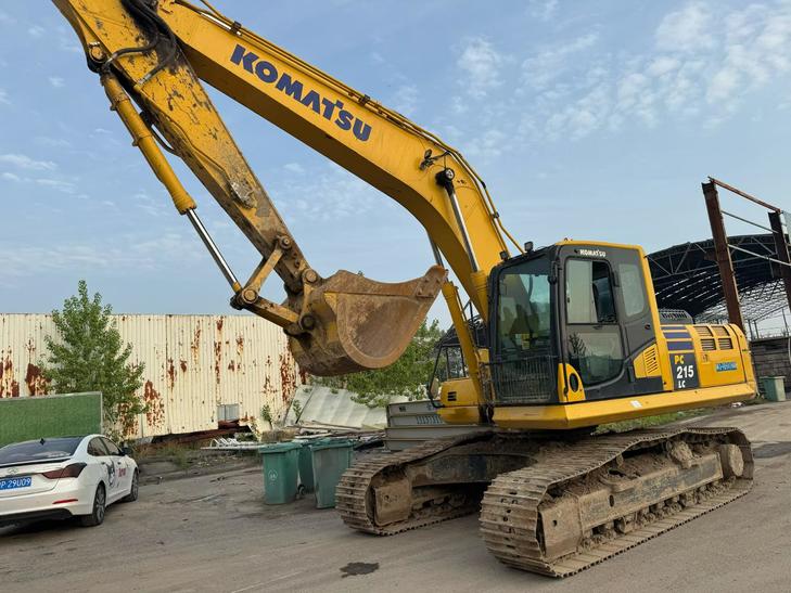 Buy Komatsu HB215LC-1 Used Excavator / 1