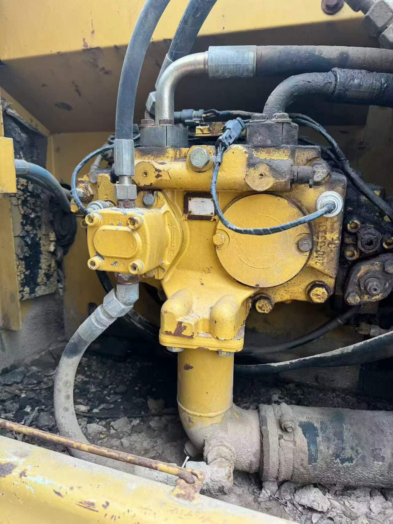 Купить Подержанный Экскаватор Caterpillar 320A / 5