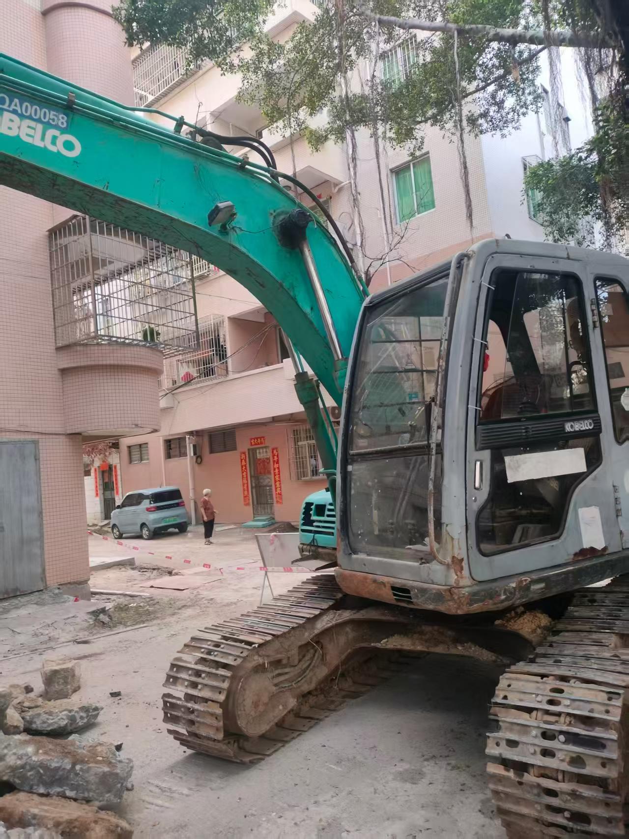 Compre Escavadeira Kobelco SK100-5.5 Usada / 7