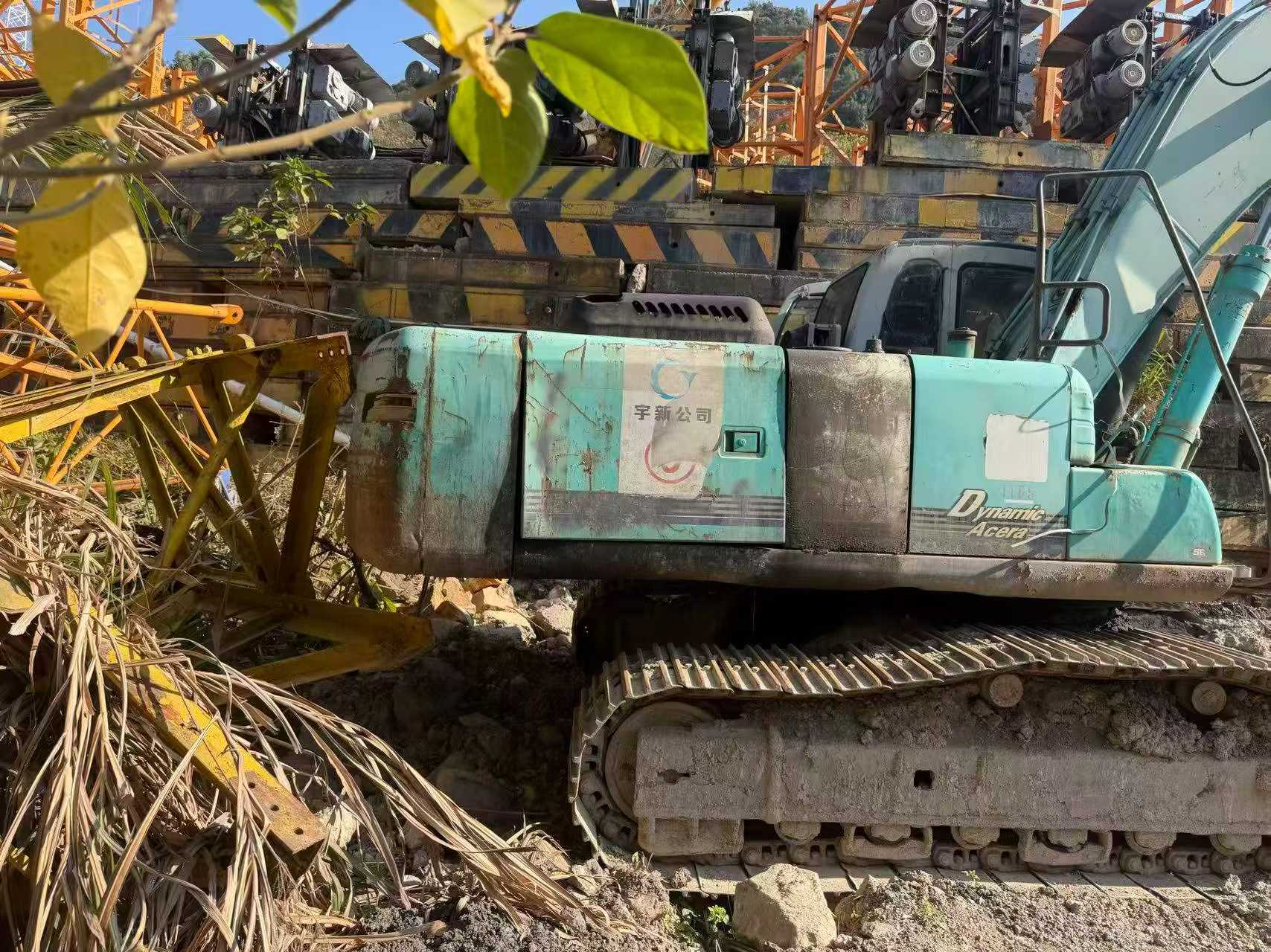 Buy Kobelco SK230 Used Excavator / 4
