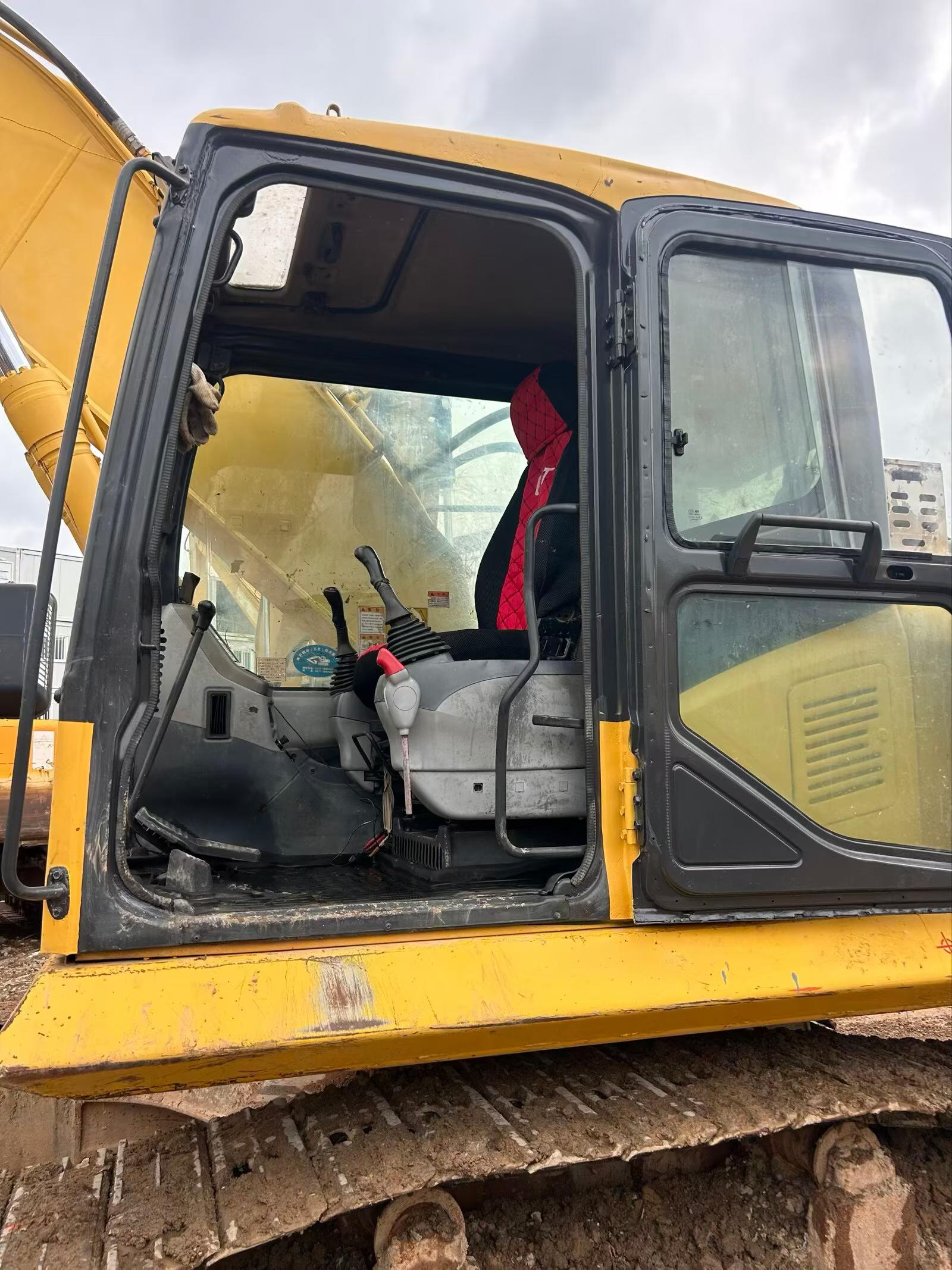 Buy Komatsu PC200-7 Used Excavator / 4