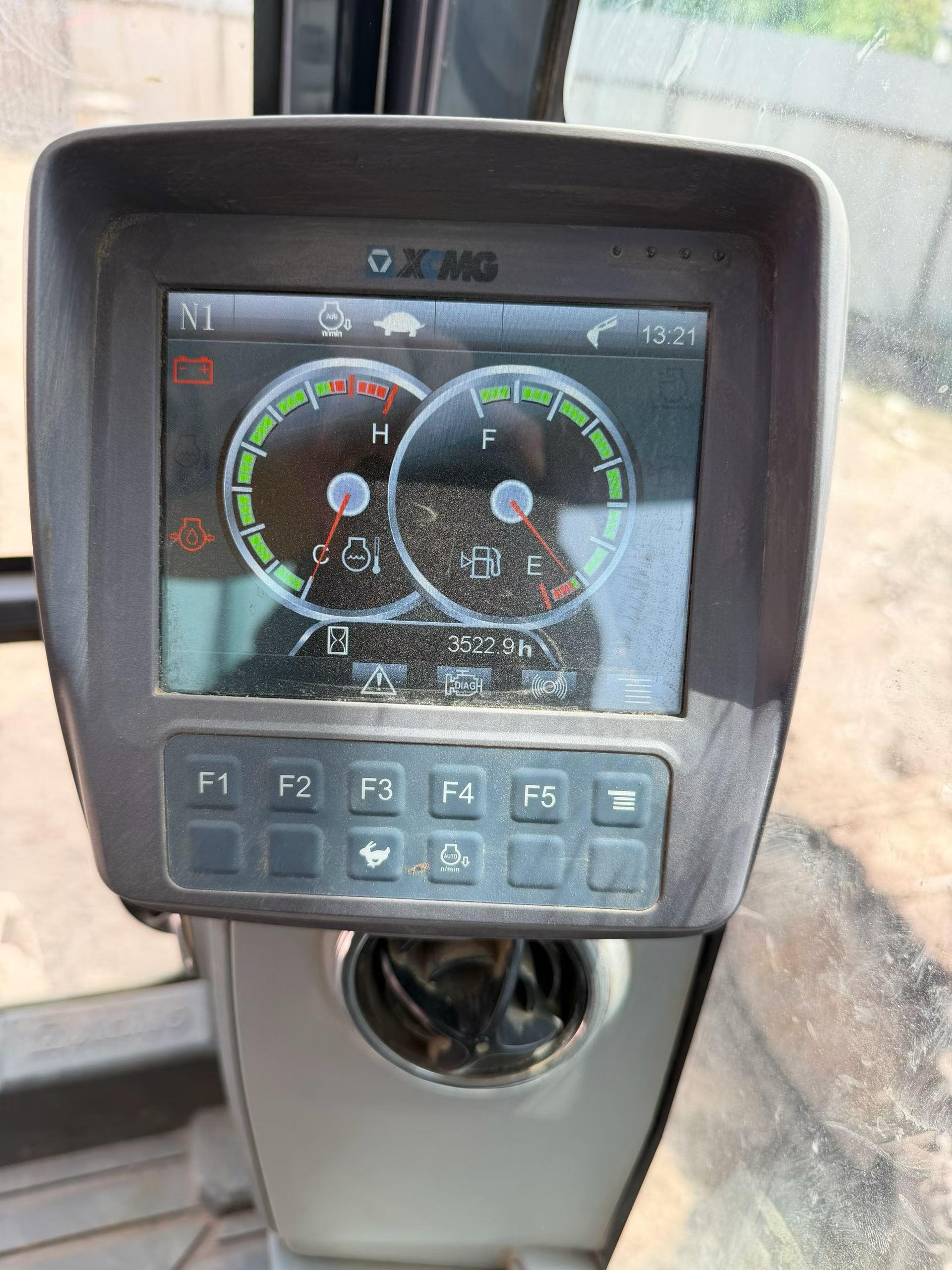 Compre Excavadora XCMG XE135D Usada / 7
