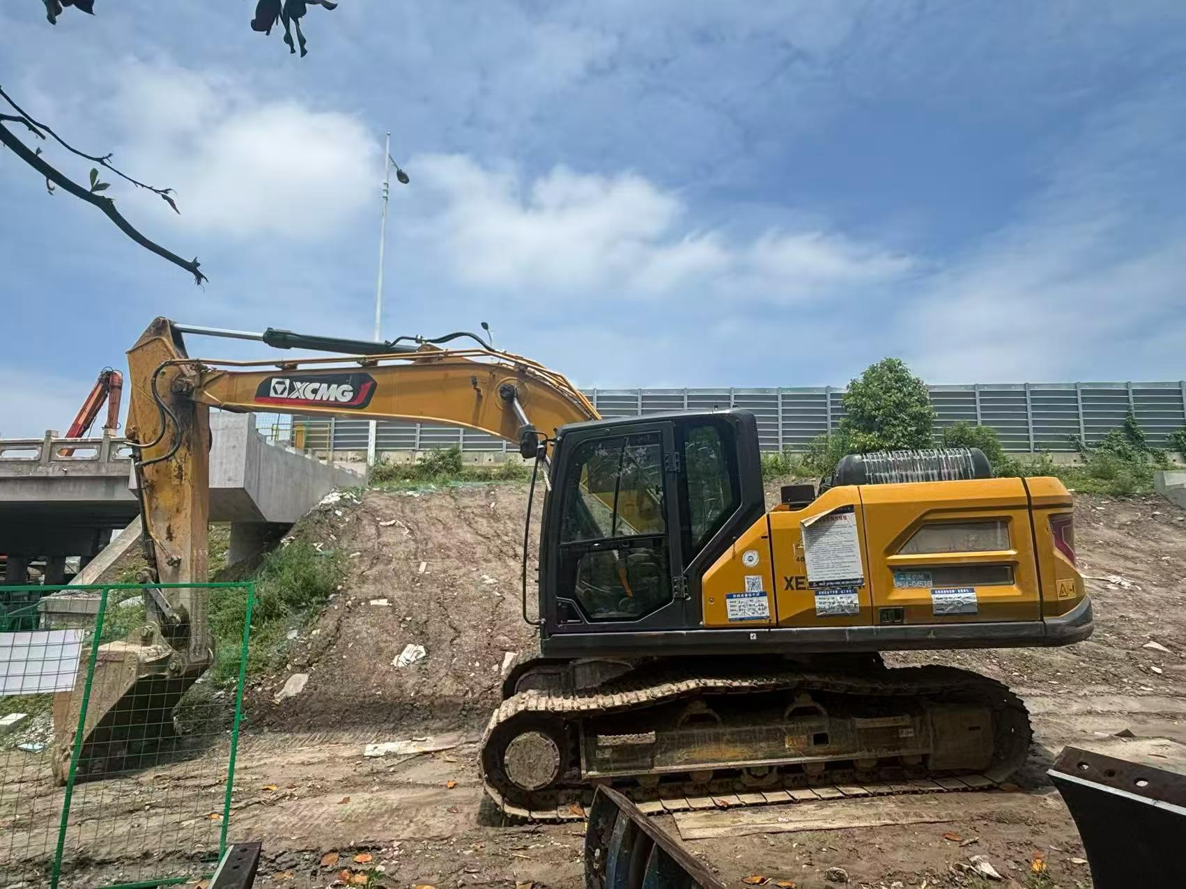 Compre Excavadora XCMG XE2000 Usada / 7