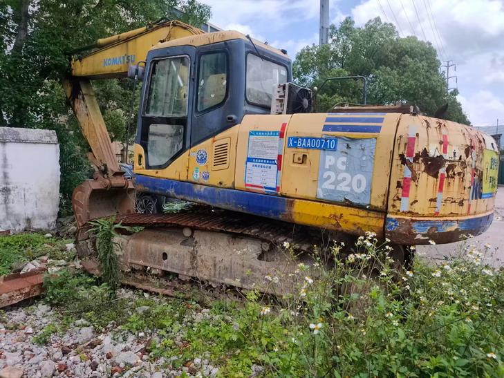 Buy Komatsu PC200-7 Used Excavator / 1