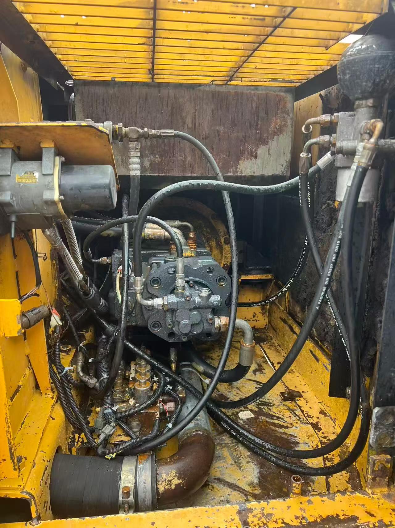 Buy Kato HD512-6 Used Excavator / 4