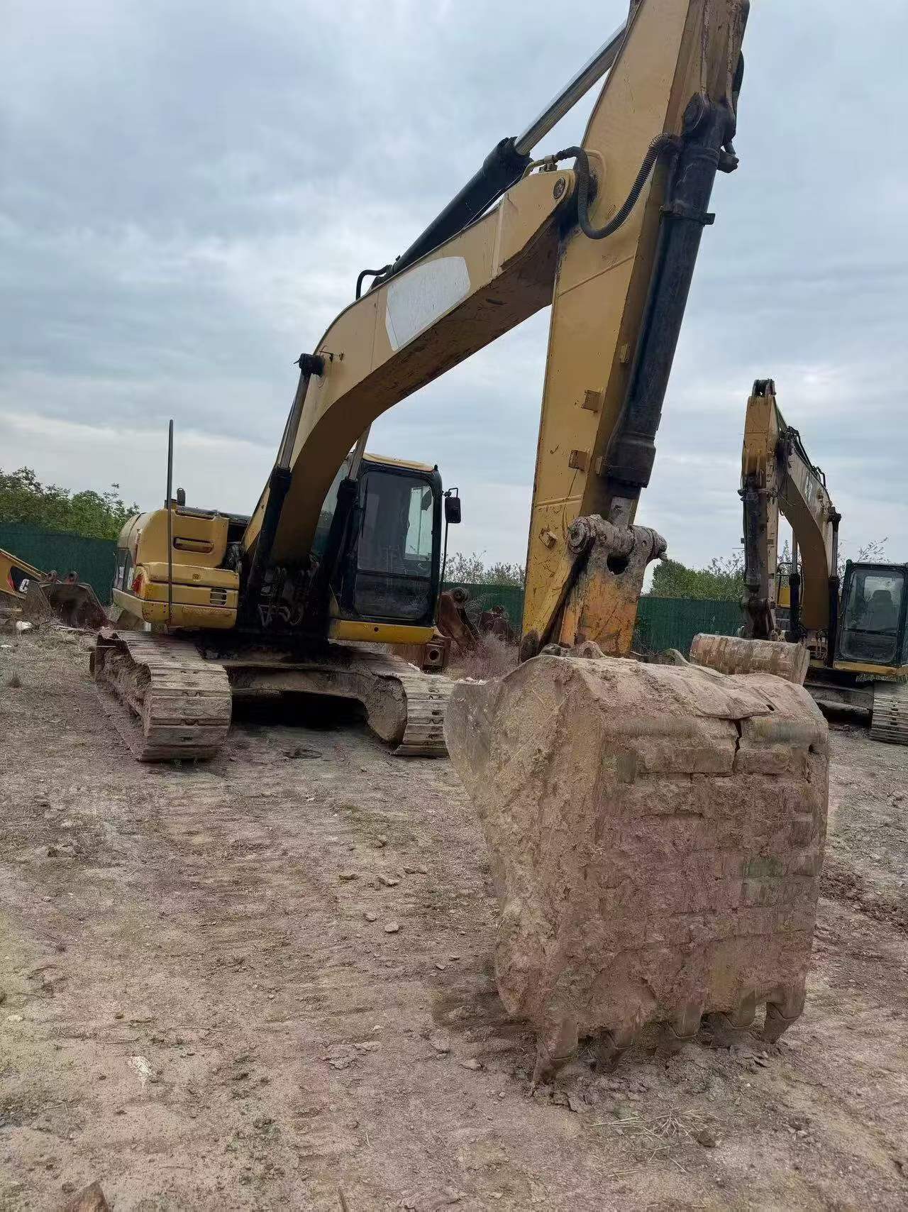 Купить Подержанный Экскаватор Caterpillar 320A / 3