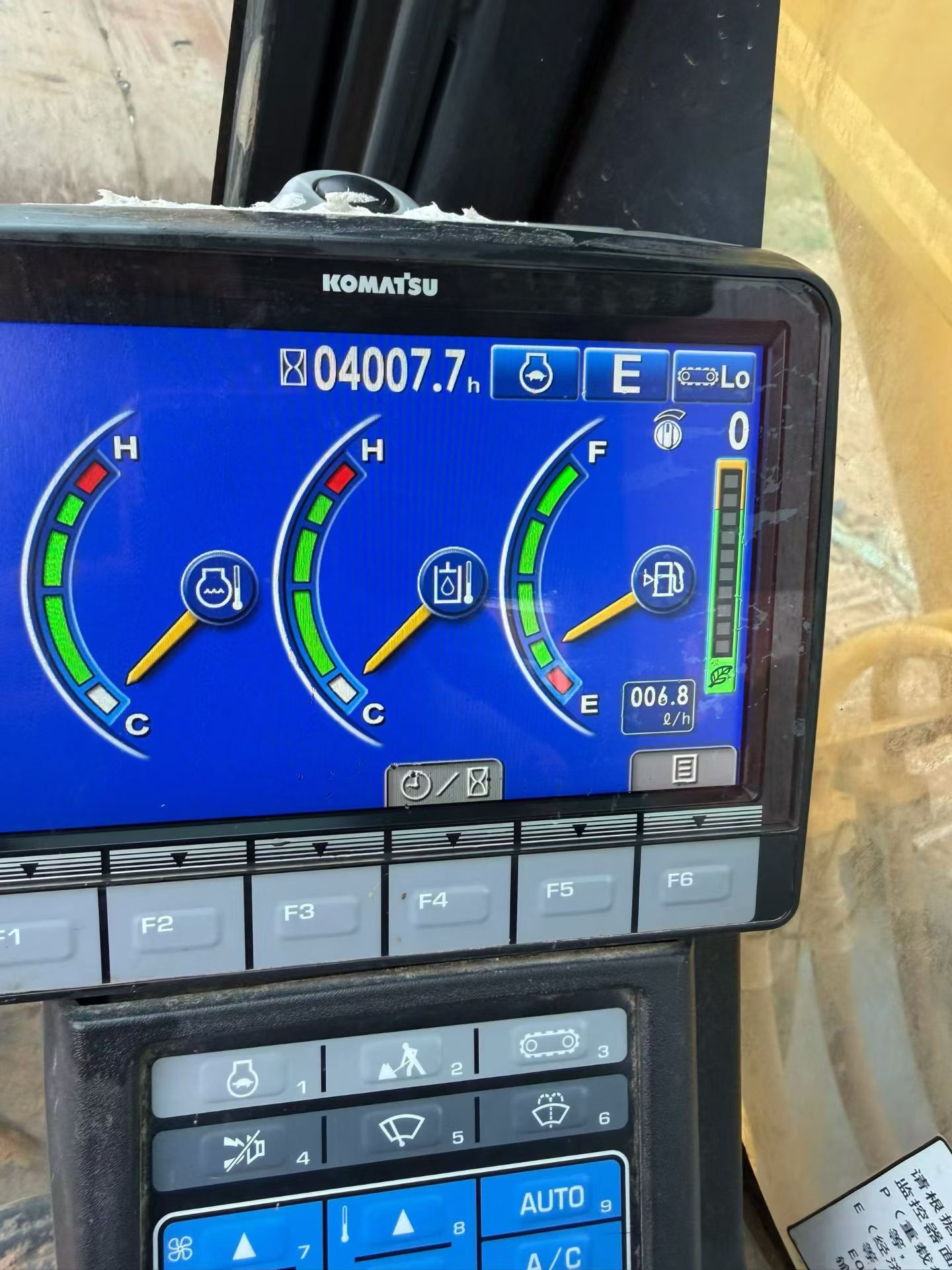 Buy Komatsu PC210-6 Used Excavator / 4