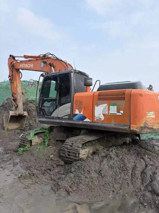 Buy Hitachi EX210 Used Excavator / 1