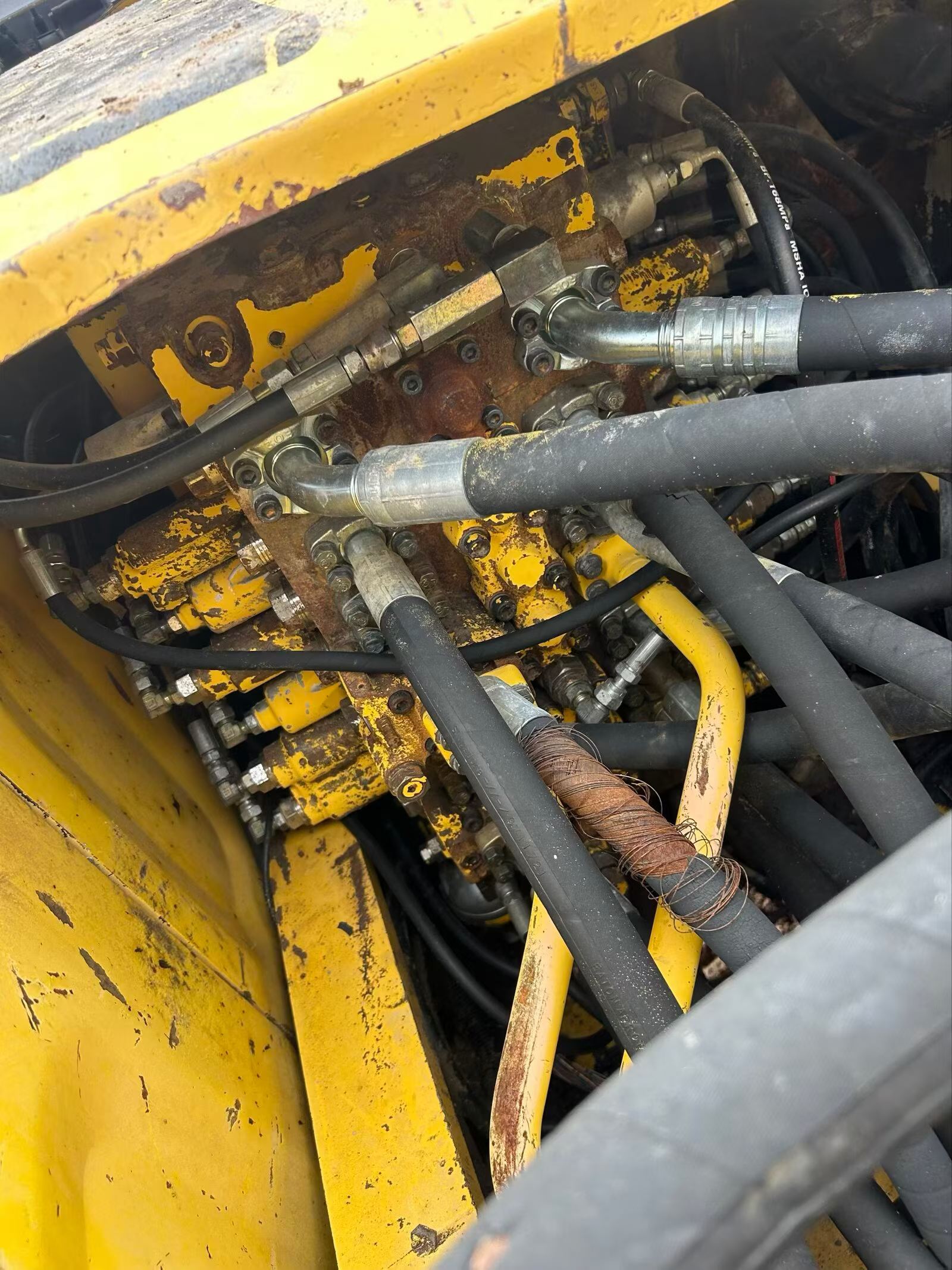 Buy Komatsu PC200-7 Used Excavator / 6