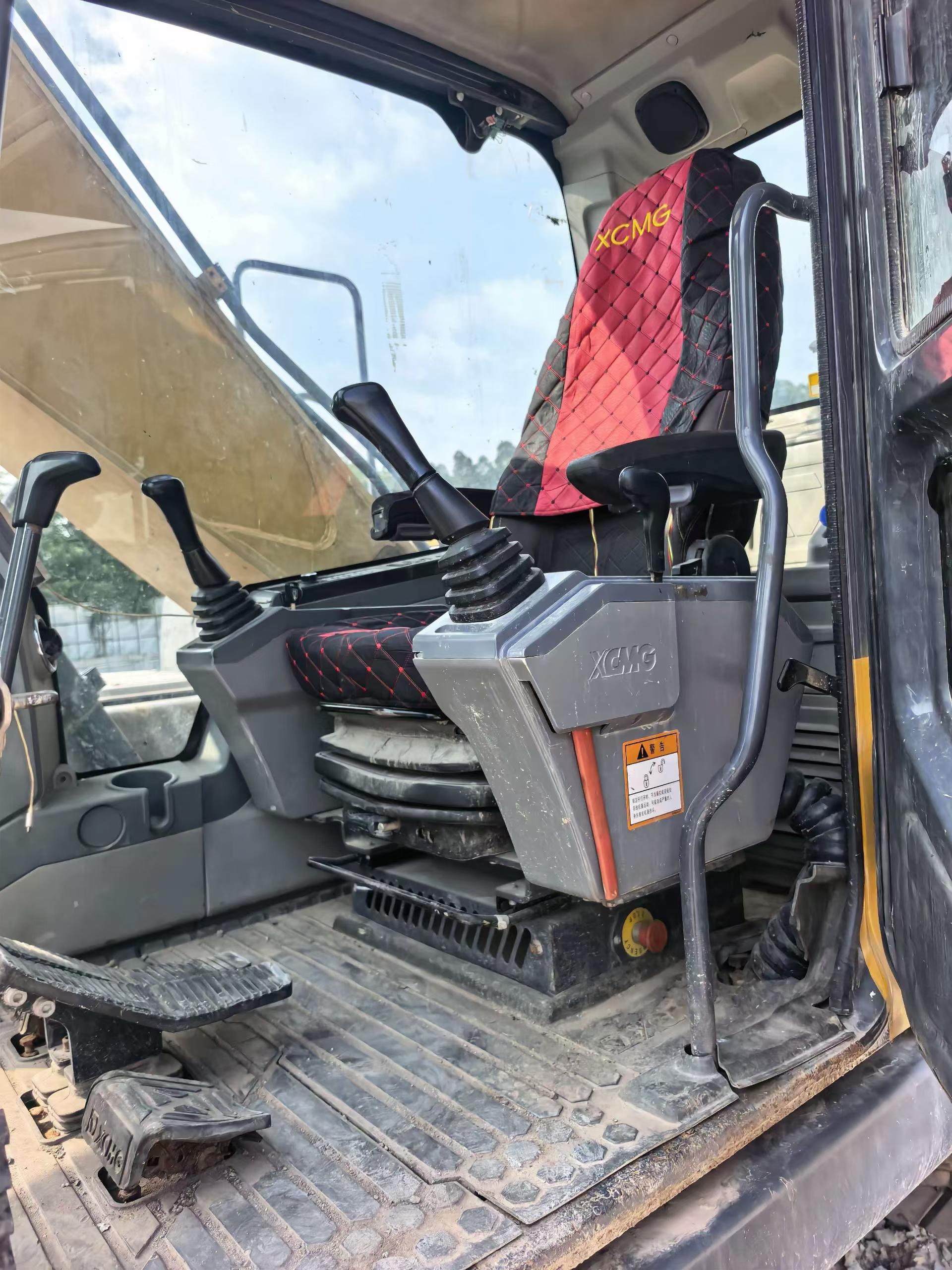 Compre Excavadora XCMG XE200 Usada / 4
