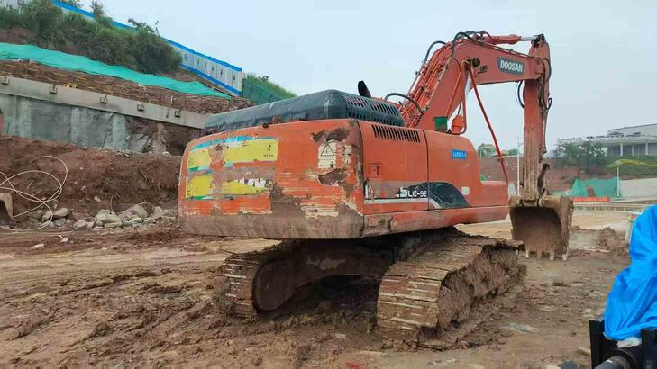 Buy Doosan DH215-9E Used Excavator / 1