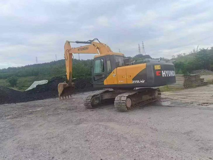 Buy Hyundai R215VS Used Excavator / 1