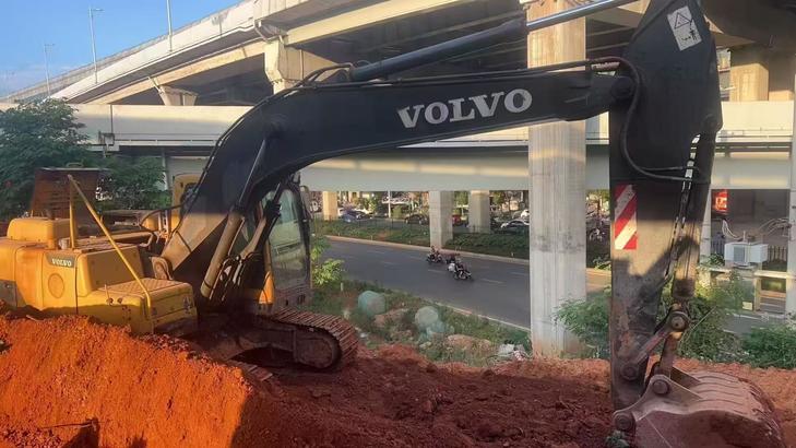 Buy Volvo EC210B Used Excavator / 1