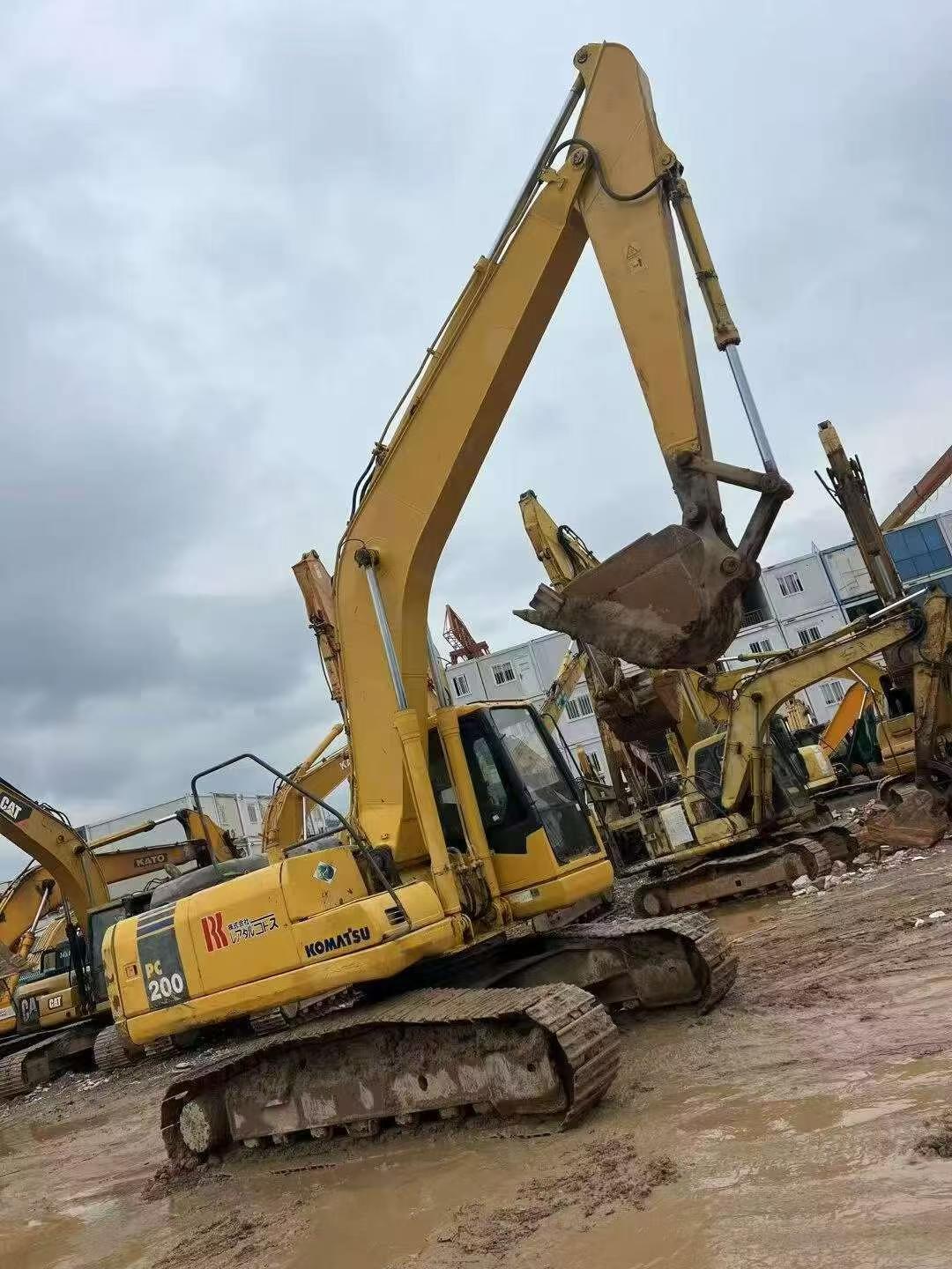 Buy Komatsu PC200-7 Used Excavator / 2