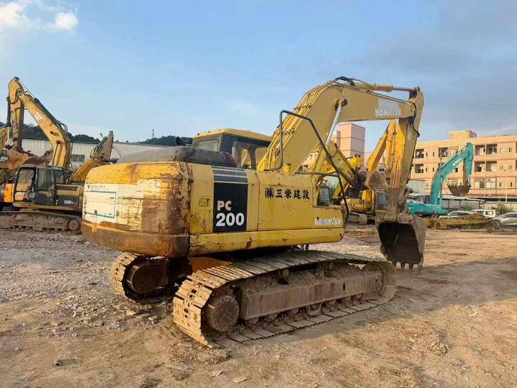 Buy Komatsu PC200-7 Used Excavator / 1