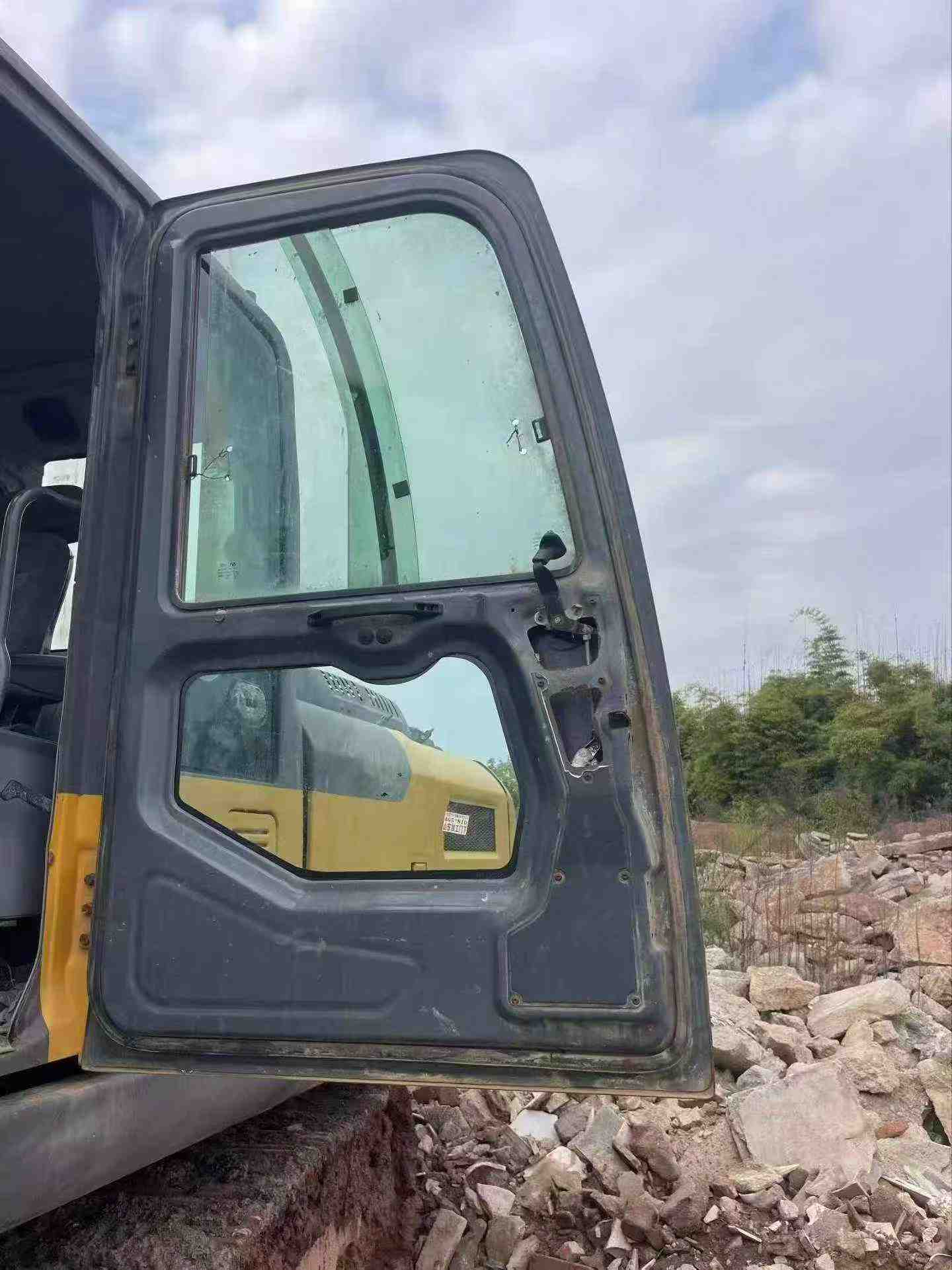 Buy XCMG XE215D Used Excavator / 3