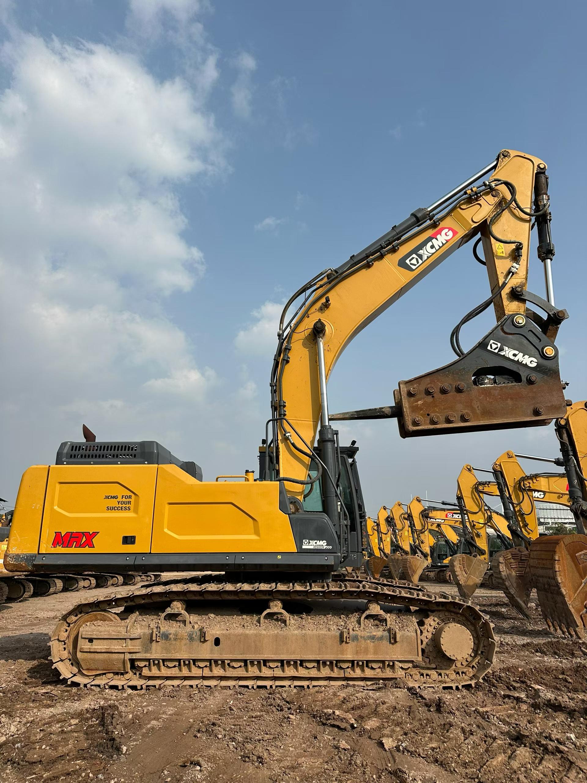 Buy XCMG XE600DK Used Excavator / 4