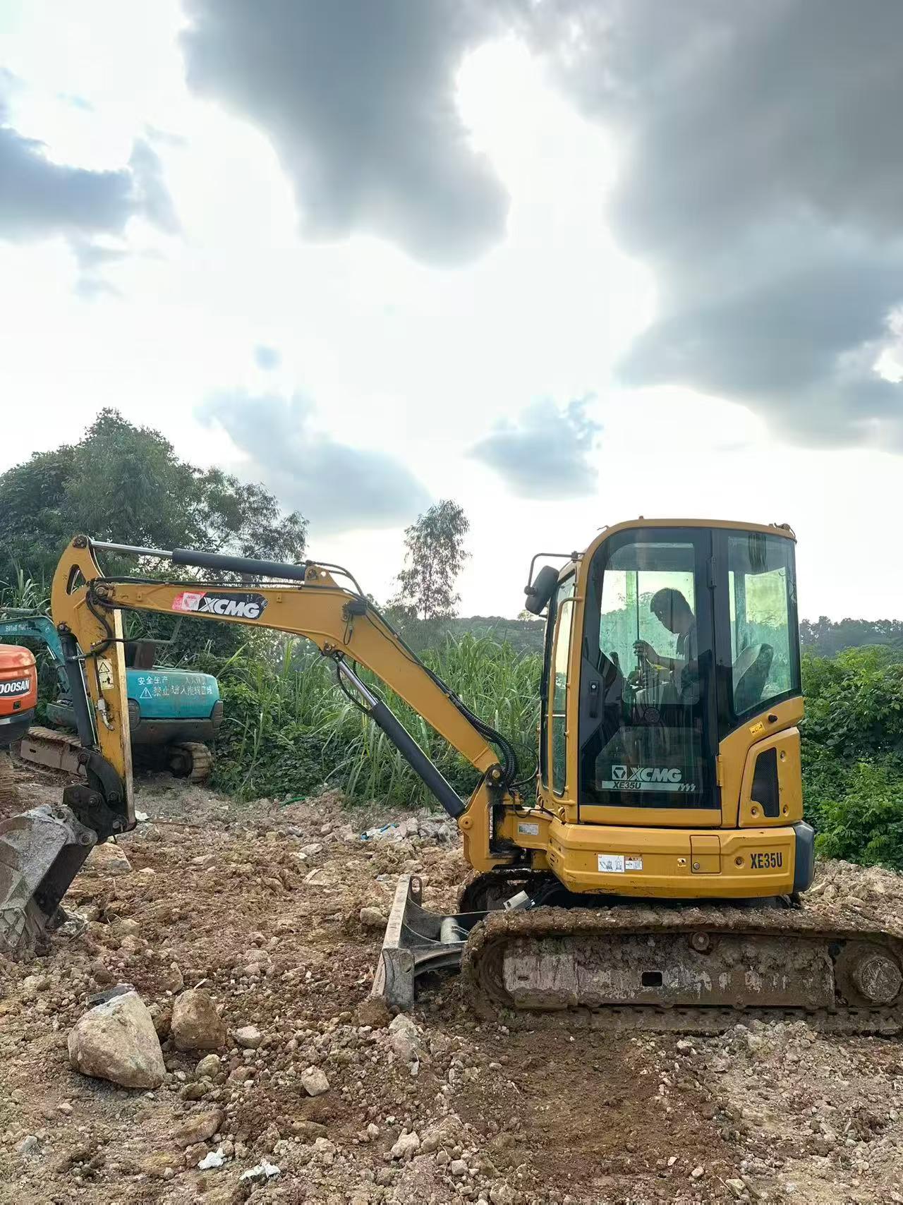 Buy XCMG XE35U Used Excavator / 3