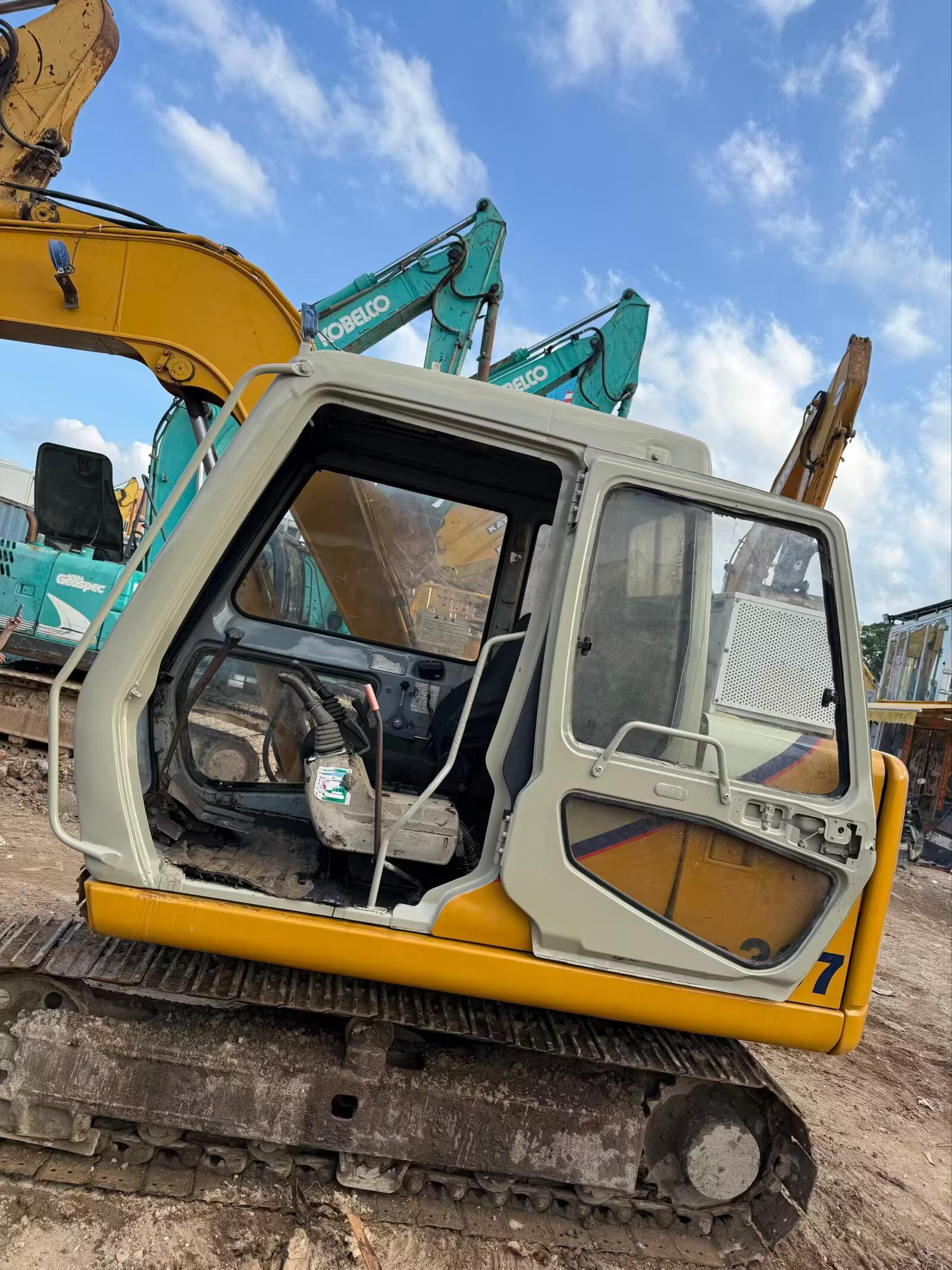 Buy Kato HD307 Used Excavator / 4