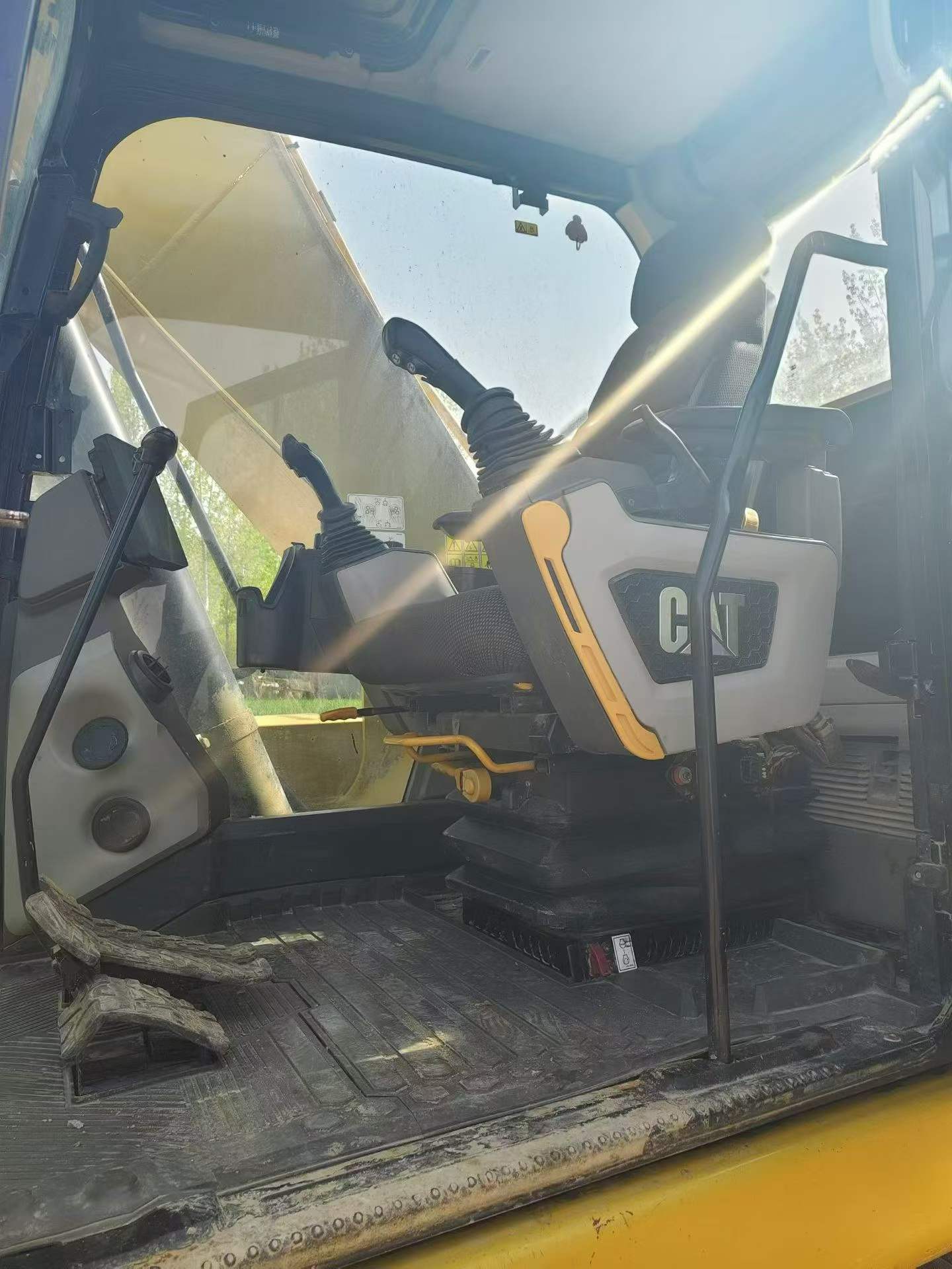 Buy Caterpillar 323 Used Excavator / 9