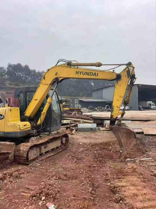 Buy Hyundai R80G Used Excavator / 1