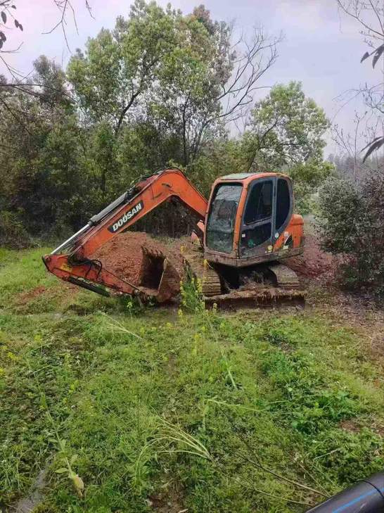Buy Doosan DX75 Used Excavator / 1