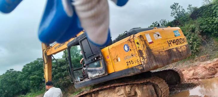 Buy Hyundai R215-7 Used Excavator / 1