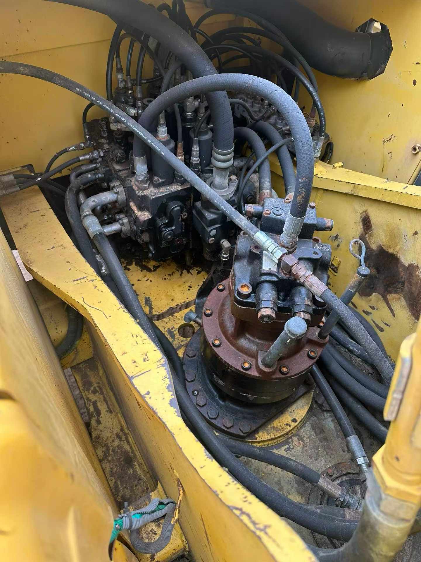 Buy Kobelco SK200 Used Excavator / 4