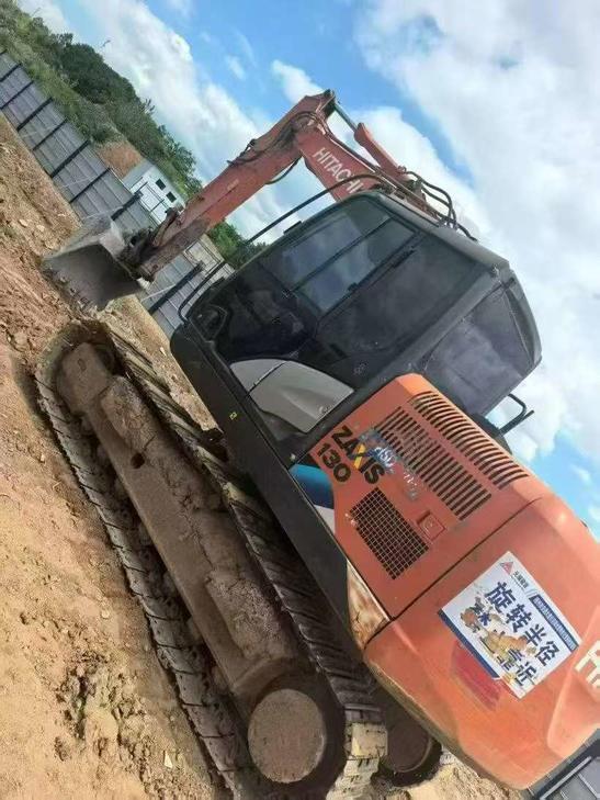Buy Hitachi EX130H-5 Used Excavator / 1