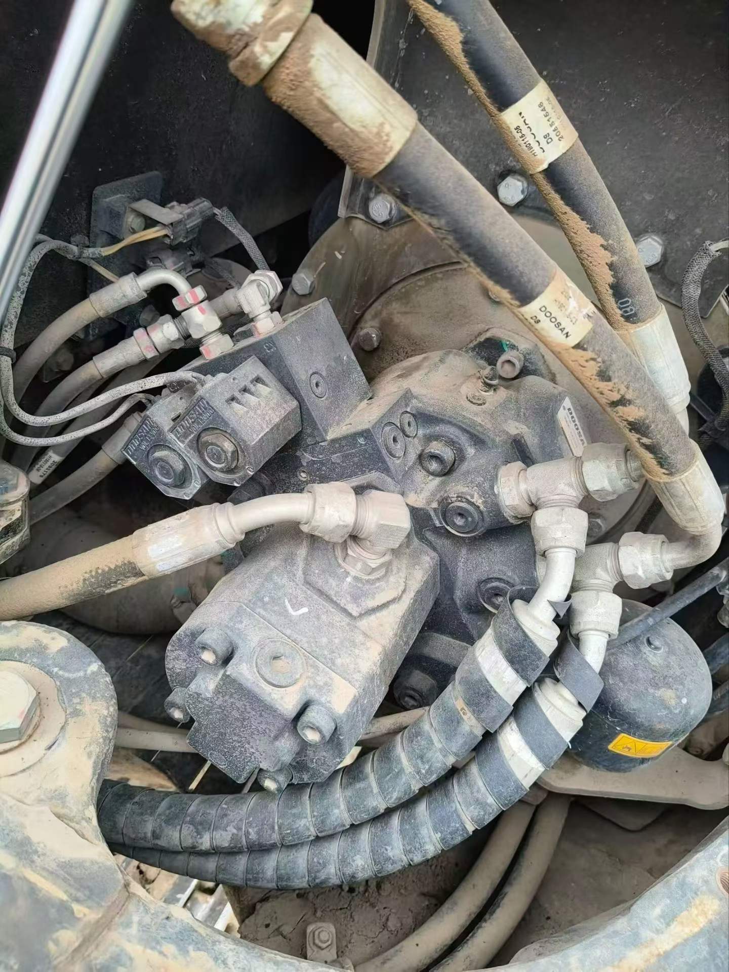 Buy Doosan DH60 Used Excavator / 4