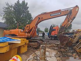 Buy Doosan DH220-7 Used Excavator / 2 Buy Doosan DH220-7 Used Excavator / 2