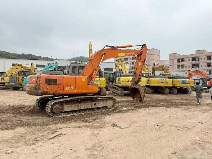 Buy Hitachi ZX200-6 Used Excavator / 1