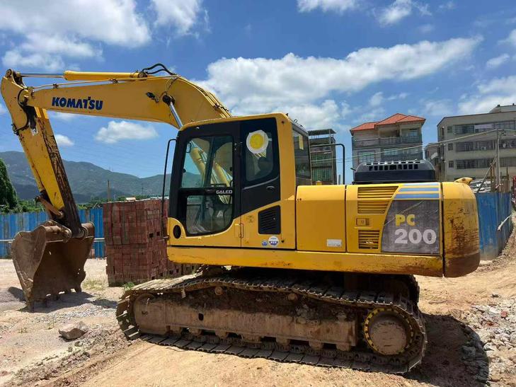 Buy Komatsu PC200-8N1 Used Excavator / 1