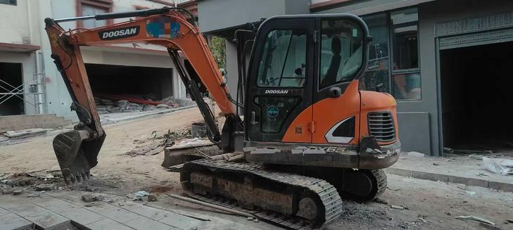 Buy Doosan DX55W Used Excavator / 1