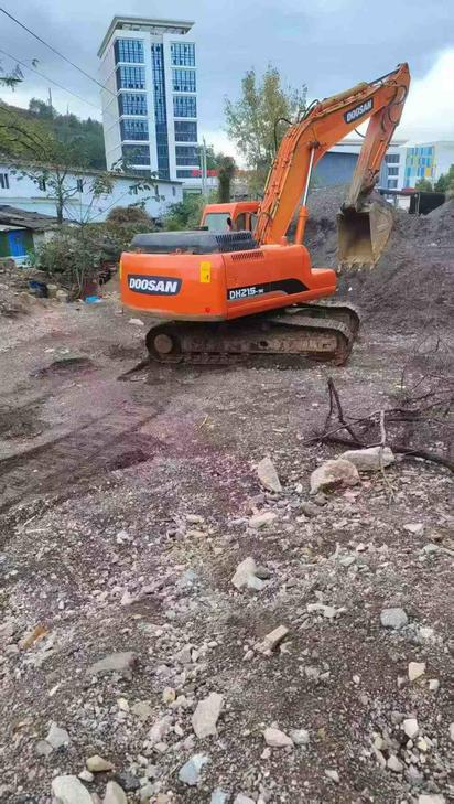 Buy Doosan DH215-9E Used Excavator / 1