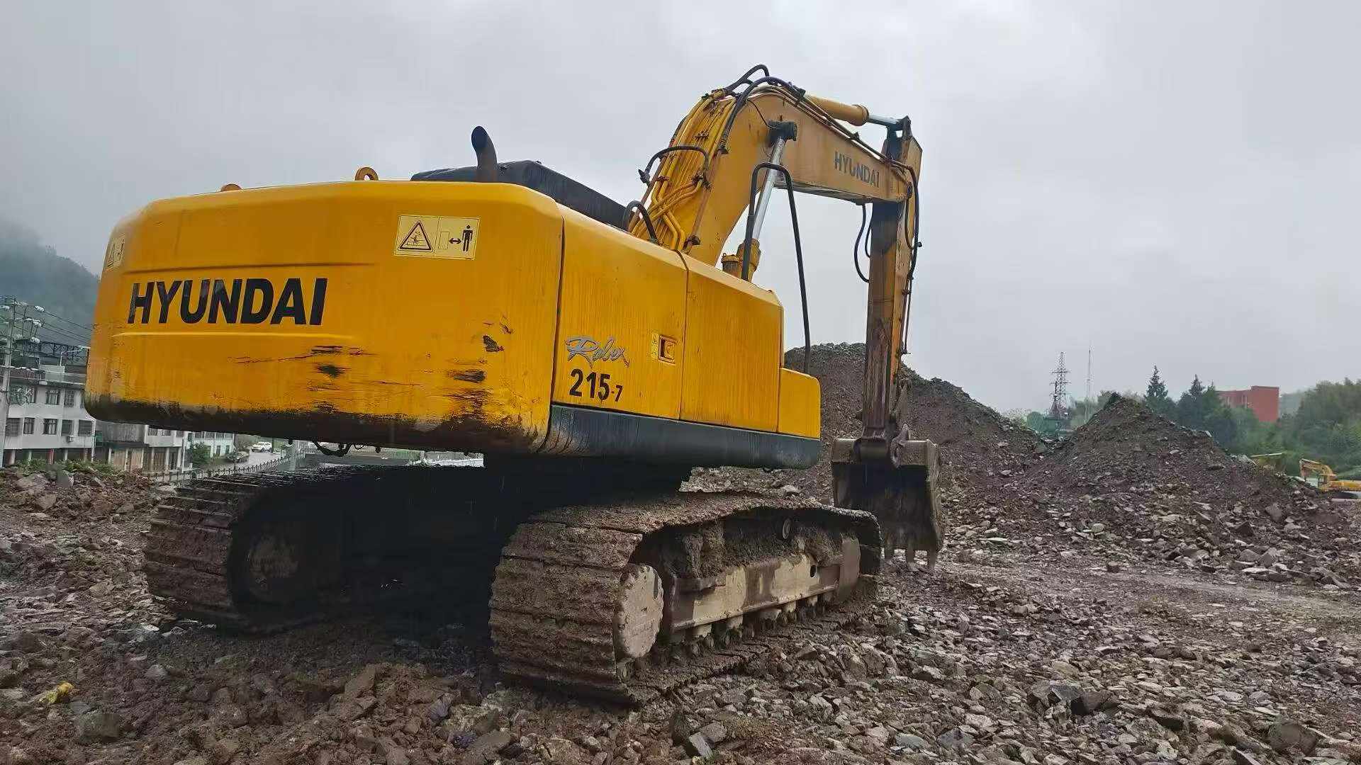 Buy Hyundai R215-7 Used Excavator / 2 Buy Hyundai R215-7 Used Excavator / 2