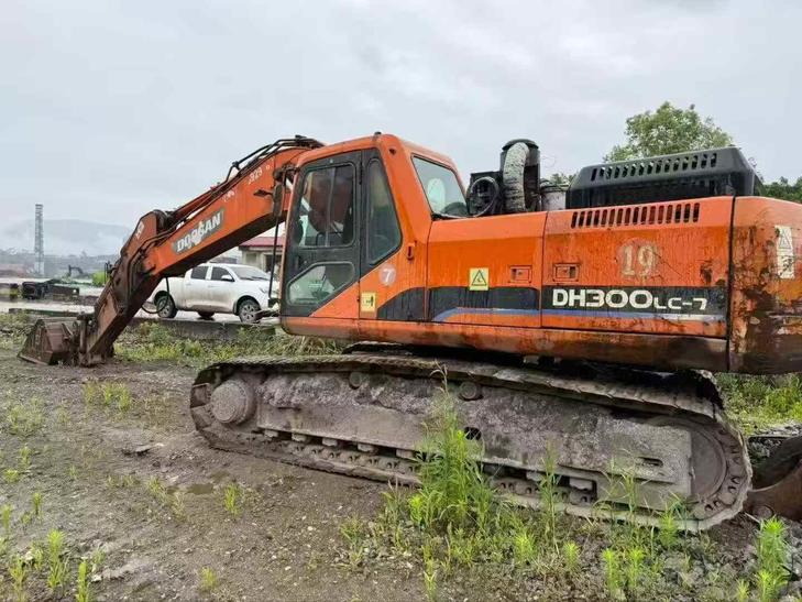 Buy Doosan DH300-7 Used Excavator / 1