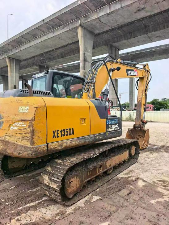 Buy XCMG XE135B Used Excavator / 1
