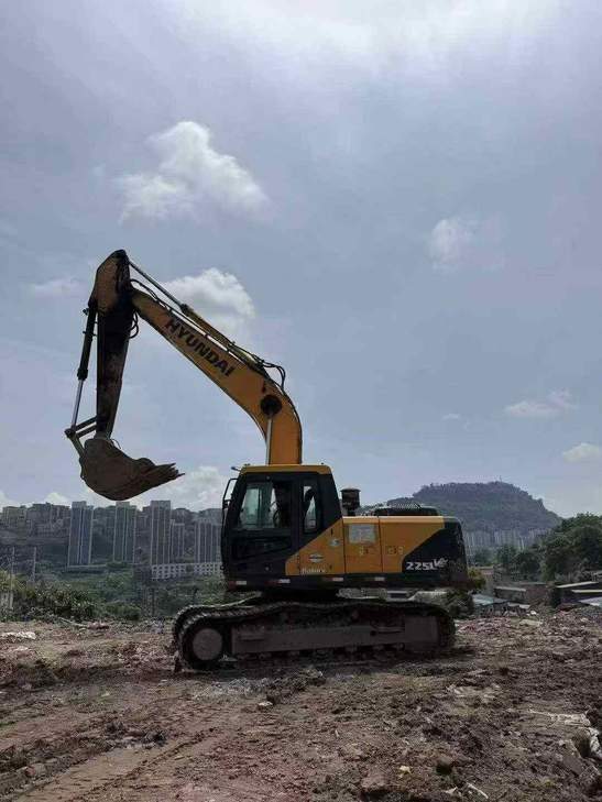 Buy Hyundai R215-7 Used Excavator / 1