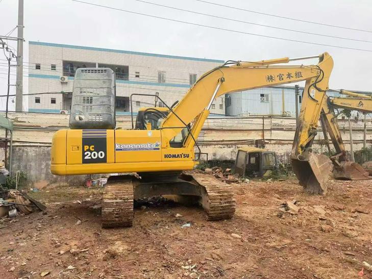 Buy Komatsu PC200-7 Used Excavator / 1