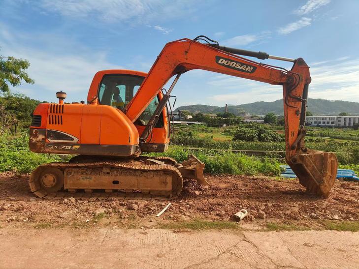 Buy Doosan DX75-10 Used Excavator / 1