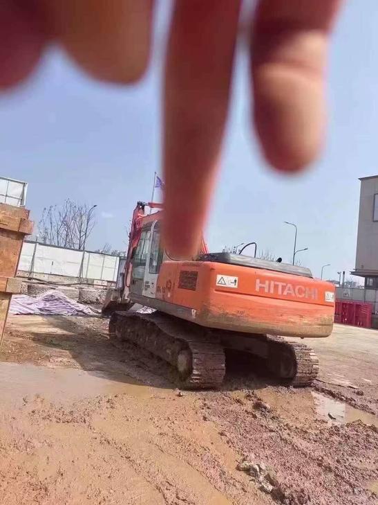 Buy Hitachi ZX200-3G Used Excavator / 1