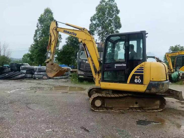 Buy Komatsu PC56-7 Used Excavator / 1