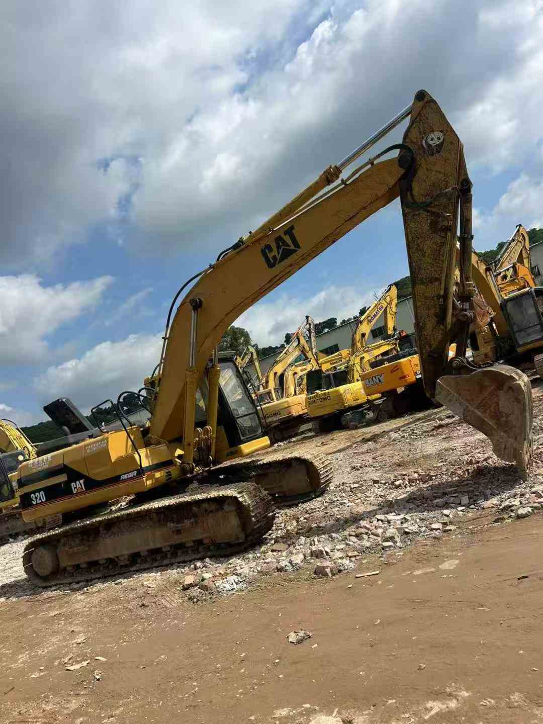 Buy Caterpillar 320V2 Used Excavator / 3