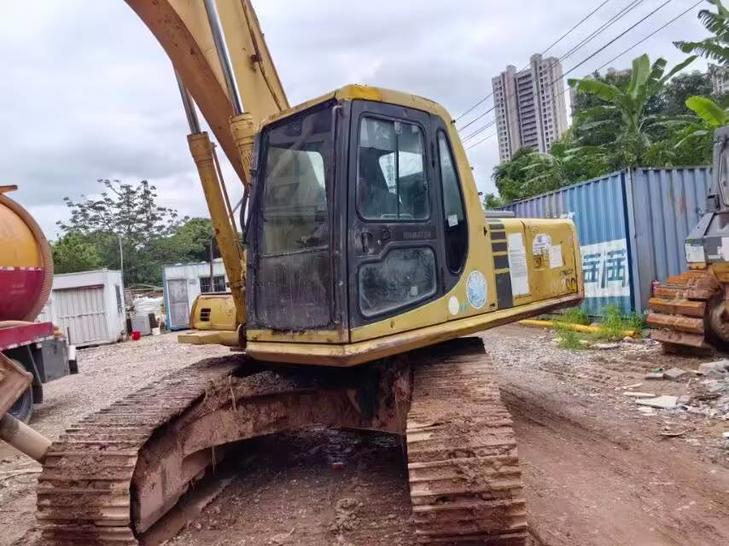 Buy Komatsu PC210-6 Used Excavator / 1